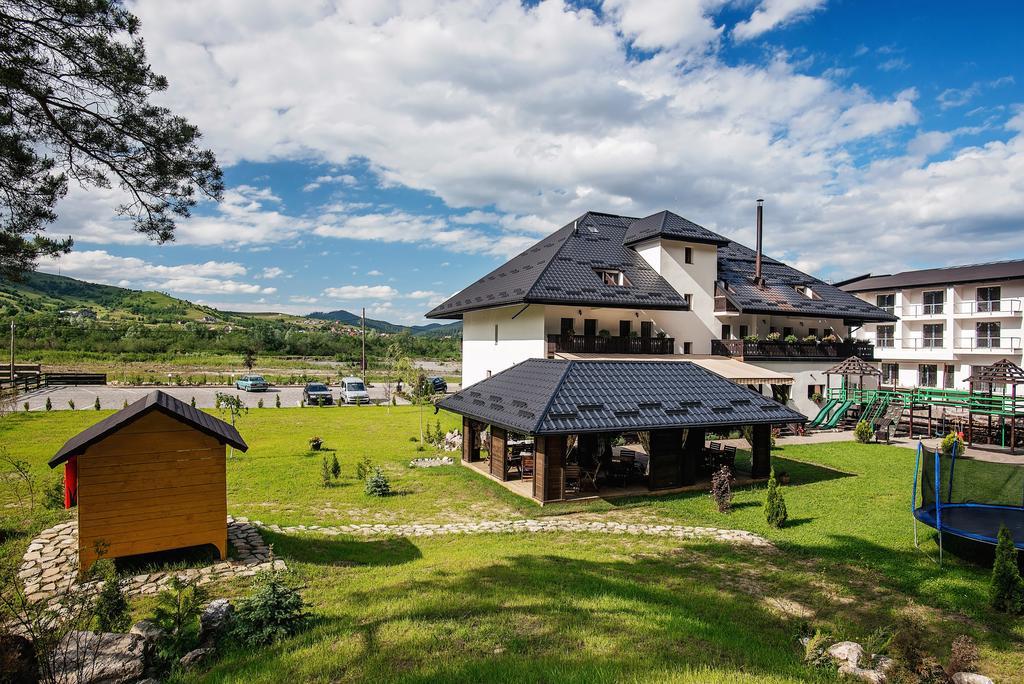 فندق جورا هومورولويفي  La Conac In Bucovina المظهر الخارجي الصورة