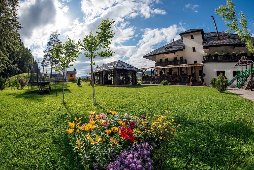 فندق جورا هومورولويفي  La Conac In Bucovina المظهر الخارجي الصورة