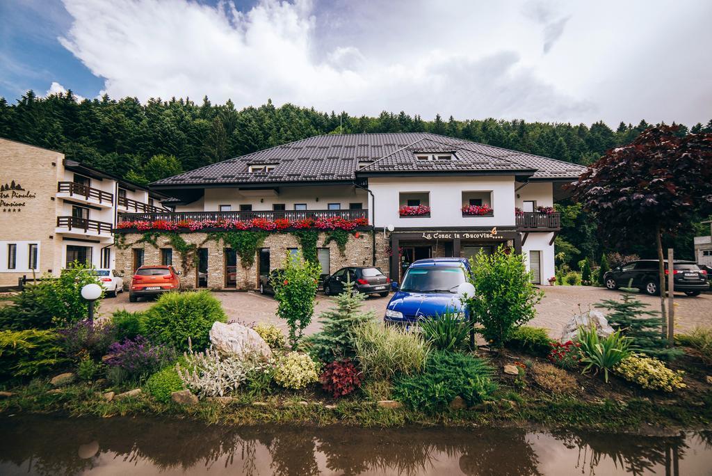 فندق جورا هومورولويفي  La Conac In Bucovina المظهر الخارجي الصورة